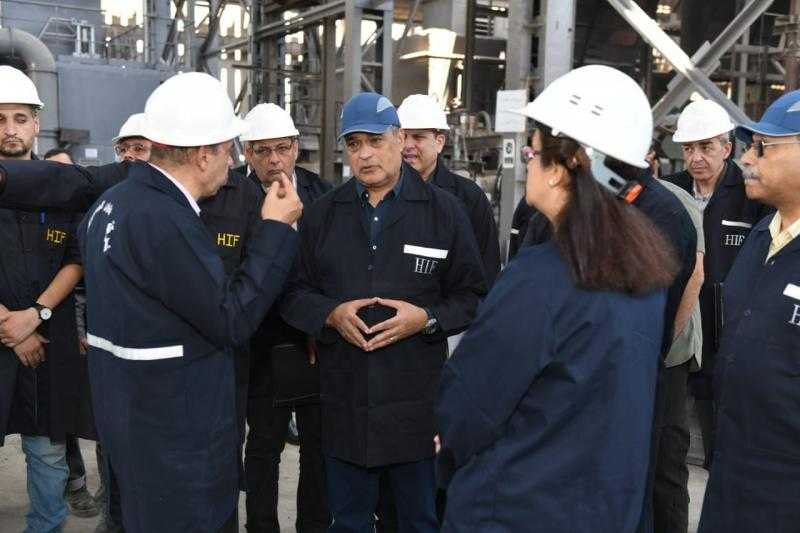وزير الإنتاج الحربى يخصص خط هاتفى لتلقى مقترحات العاملين بالوزارة