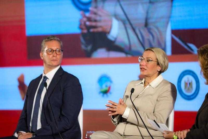 ياسمين فؤاد: وزارتي البيئة والبترول تستكملان مسار دمج الأبعاد البيئية في مراحل التعدين المختلفة لتعزيز النمو الأخضر في مصر