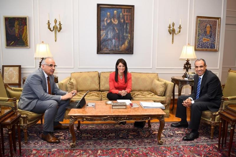 وزير الخارجية والهجرة يستقبل وزيرة التخطيط والتنمية الاقتصادية والتعاون الدولي ووزير الموارد المائية والرى