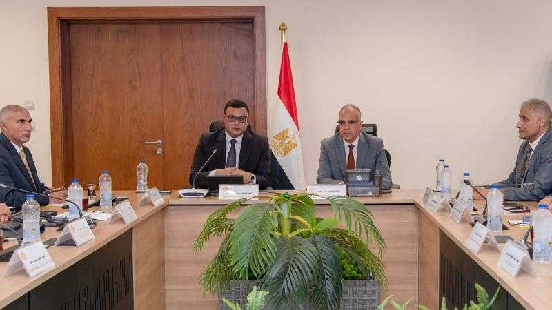 وزيرا الري والإسكان يبحثان موقف تشغيل محطات مياه الشرب وتحلية مياه البحر بالمناطق الساحلية