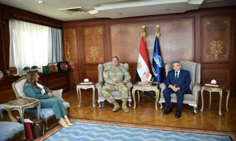 رئيس قناة السويس يستقبل قائد القيادة المركزية الأمريكية