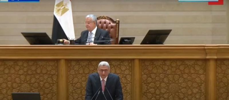 المستشار أحمد سعد الدين يستعرض تقرير لجنة دراسة برنامج الحكومة أمام الجلسة العامة للنواب