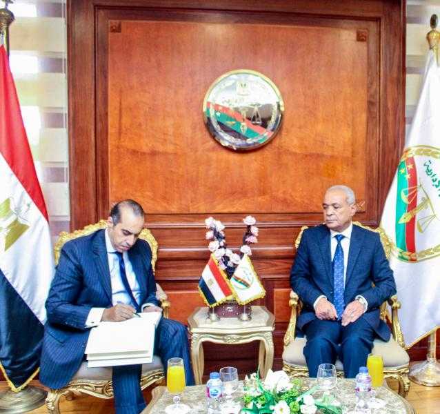 رئيس النيابة الإدارية يستقبل وزير الشئون النيابية والقانونية