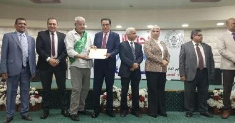 نقيب الغزل والنسيج: الرئيس السيسى الداعم الأول للصناعة بالقطاع