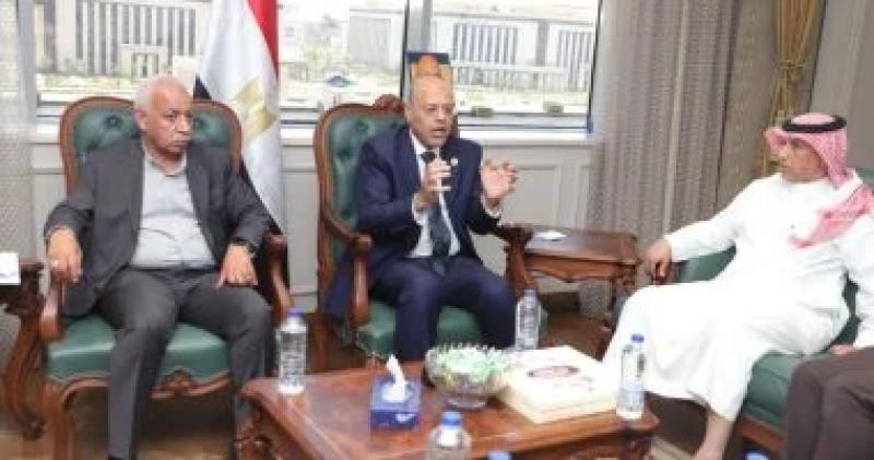 وزير العمل يشهد اجتماعًا مع مستثمرين لبحث خطة تطوير الجامعة العمالية