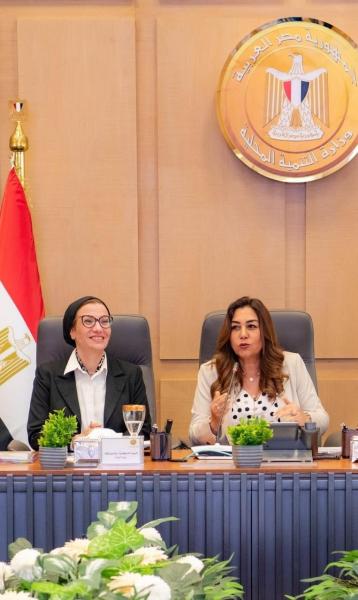 وزيرة البيئة تستعرض مع المحافظين ملفات هامة تضم منظومة المخلفات والسحابة السوداء والتشجير