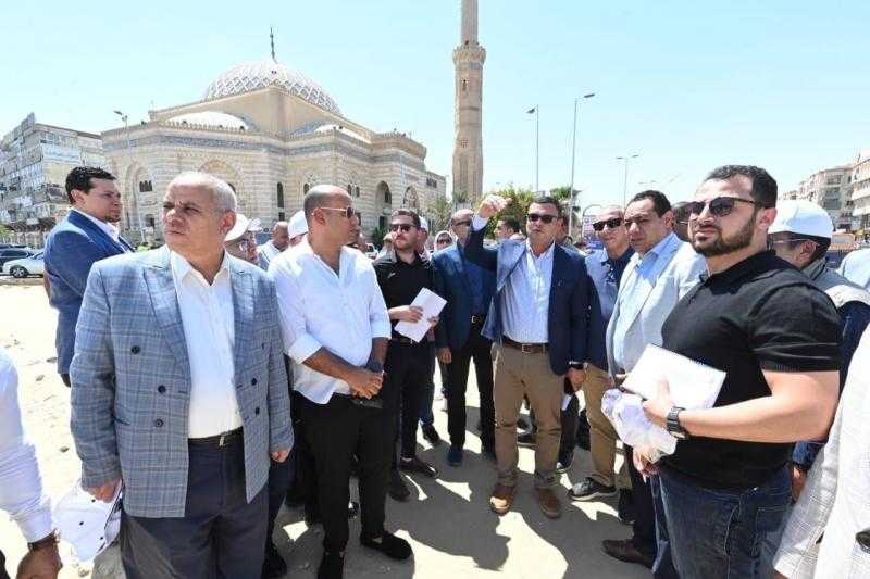 خلال جولته الموسعة بمحاور الطرق بـ”6 أكتوبر”.. وزير الإسكان: ”لابد أن تكون محاور الطرق فى أبهى صورة طوال الوقت”