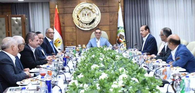وزير الاستثمار يزور الرقابة على الصادرات والواردات.. ويفتتح أحدث معمل للاختبارات الضوئية