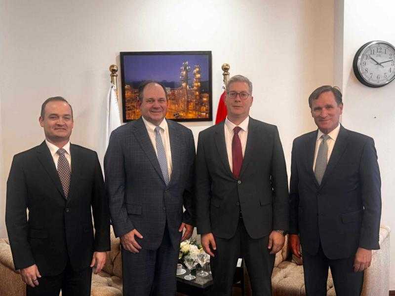 وزير البترول والرئيس التنفيذي لـ ”أباتشى” الأمريكية يبحثان خطط زيادة الإنتاج