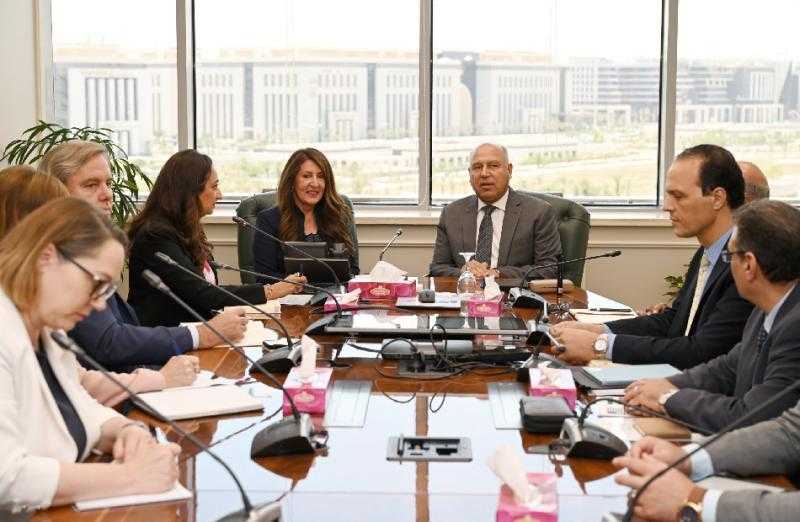 ”الوزير” والسفيرة الأمريكية بالقاهرة يبحثان التعاون في إنتاج الهيدروجين الأخضر وتصنيع وسائل النقل