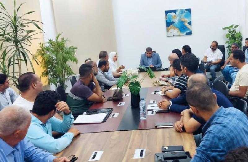 رئيس جهاز العاصمة الإدارية يلتقي مسئولي الشركات المنفذة لأعمال الطرق والمحاور