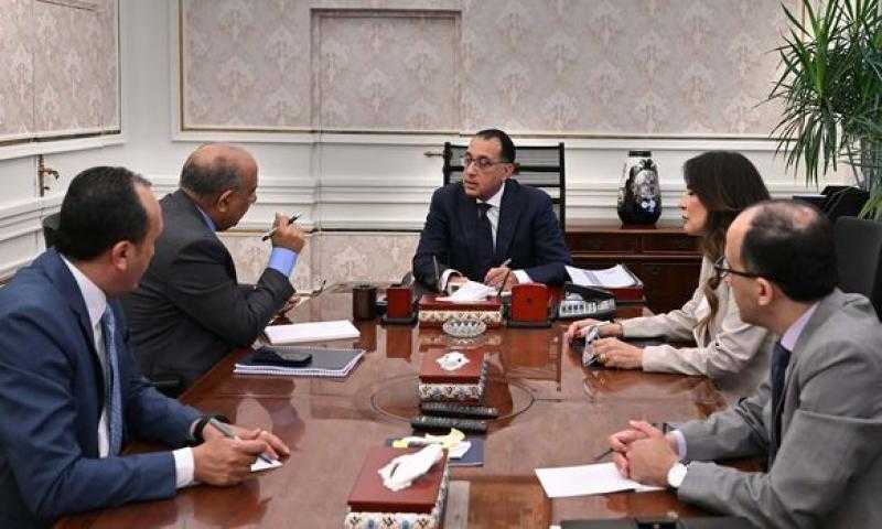رئيس الوزراء يستعرض موقف مشروع الربط الكهربائي مع السعودية