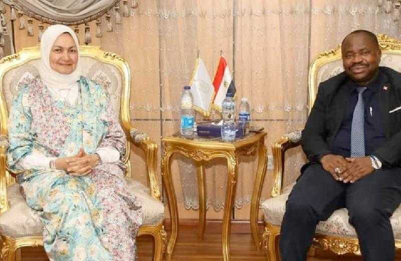 مستشار شيخ الأزهر تبحث سبل تعزيز الدعم العلمي مع سفير بوروندي بالقاهرة