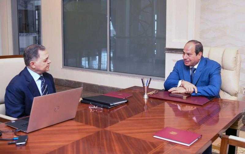 الرئيس السيسي يجتمع مع اللواء محمود توفيق وزير الداخلية