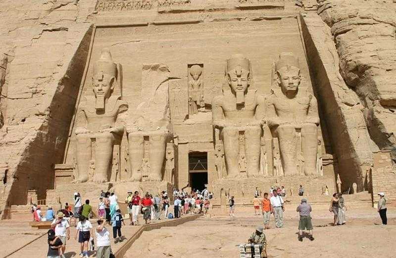 إعادة فتح طريق أبوسمبل أمام السياحة بعد تحسن الجو.. والأرصاد: أمطار رعدية مستمرة على أسوان