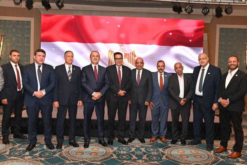 وزير قطاع الأعمال: مواصلة جهود التحديث والتطوير في الشركات التابعة وتنمية الكيانات الصناعية.. والعمال ”درع الصناعة”