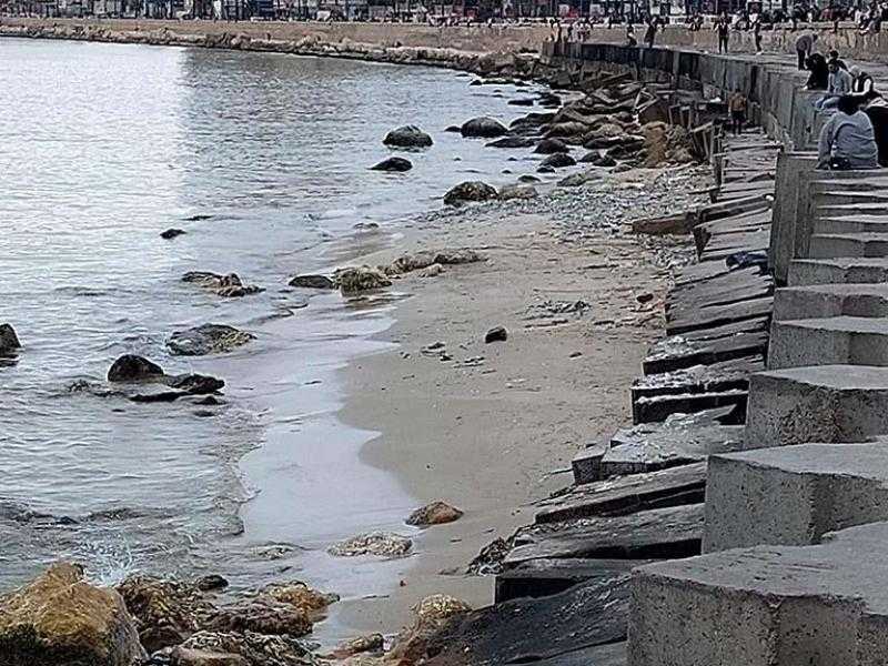 الحكومة تنفى انحسار مياه البحر عن بعض الشواطئ مما ينبئ بوقوع تسونامي