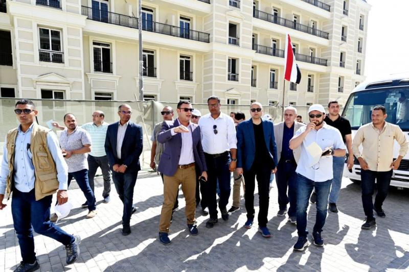 وزير الإسكان يتفقد اللمسات النهائية لتشطيب الوحدات السكنية بالحى اللاتينى بـ”العلمين الجديدة”
