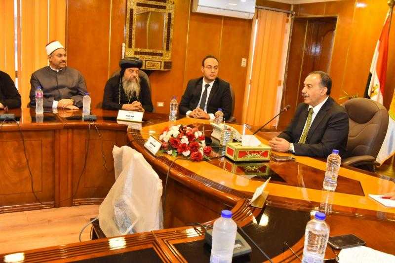 محافظ أسيوط يلتقى مجلس أمناء بيت العائلة المصرية لإنهاء الخصومات الثأرية وتنفيذ المبادرات التنموية