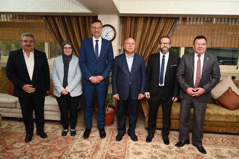 وزير الصناعة يبحث مع ”ليوني مصر” إنشاء مصنع ضفائر كهربائية في الروبيكي على مساحة 11 ألف متر