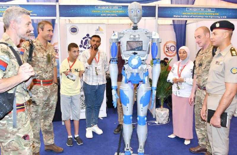 استمرار فعاليات المؤتمر الدولي الرابع للاتصالات ومسابقة الابتكارات العلمية بالأكاديمية العسكرية المصرية