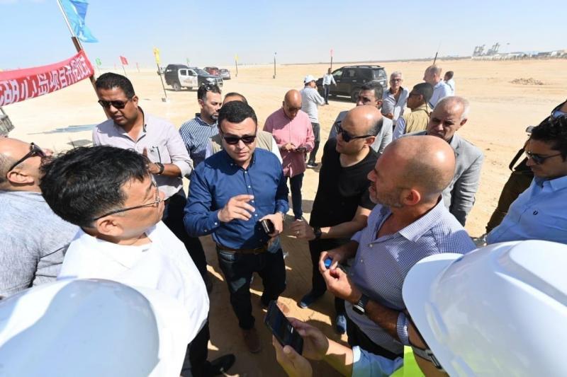وزير الإسكان يتفقد الموقف التنفيذى لمشروع أبراج الداون تاون بمدينة العلمين الجديدة