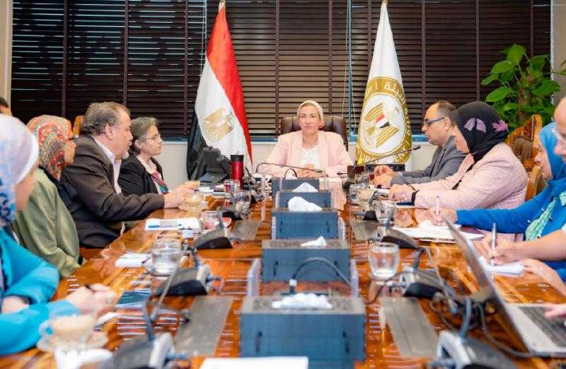 البيئة تناقش خطتها لمواجهة موسم نوبات تلوث الهواء الحادة.. وتراهن على وعي الفلاحين| صور