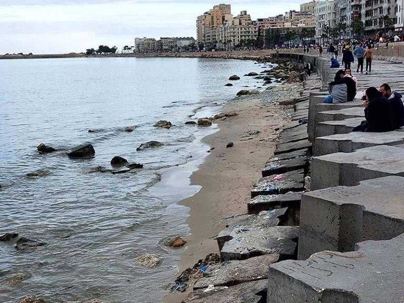 الحكومة توضح حقيقة انحسار مياه البحر عن بعض شواطئ الجمهورية وتوقعات بحدوث تسونامي