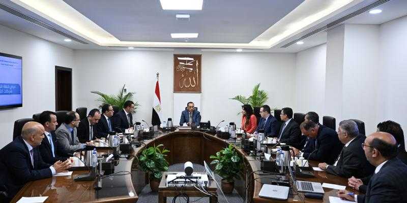 مدبولي يتابع خطة تسويق الوحدات السكنية بالمدن الجديدة.. ووزير الإسكان: البدء بـ 35 ألف وحدة