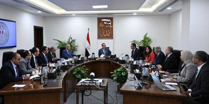 رئيس الوزراء يتابع الجهود الخاصة بتطهير مصرف ”المحيط” بمحافظة المنيا