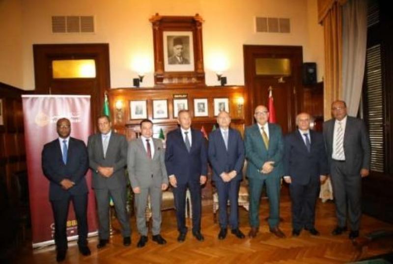 رئيس بنك مصر يستقبل محافظ القاهرة لبحث سبل التعاون في مجال المشاركة المجتمعية