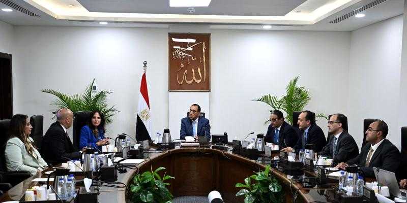 الحكومة: توفير 397.4 ألف فرصة عمل وتسهيل وتقديم الخدمات لـ 195.6 ألف مشروع