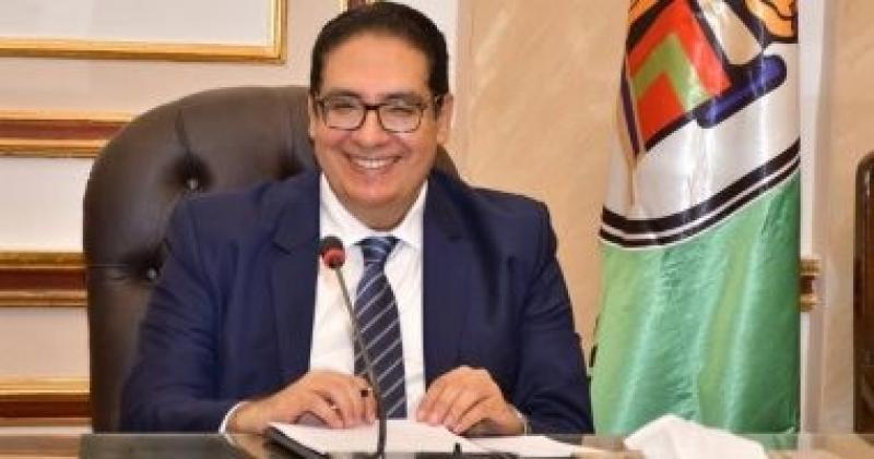 السيرة الذاتية للدكتور محمد سامى عبد الصادق القائم بعمل رئيس جامعة القاهرة