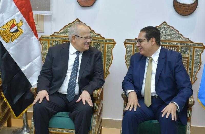 الخشت يهنئ سامي عبد الصادق لتكليفه للقيام بأعمال رئيس جامعة القاهرة