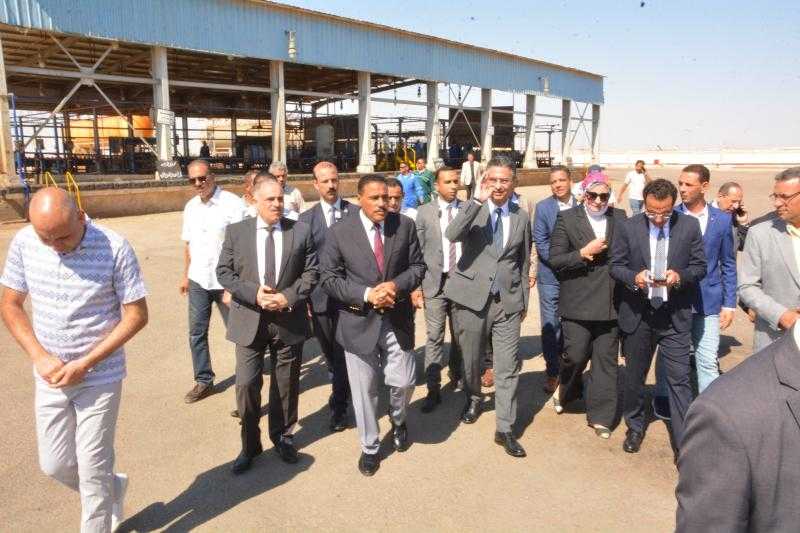 وزير التموين يتفقد مصنع تعبئة الغاز فى مطروح
