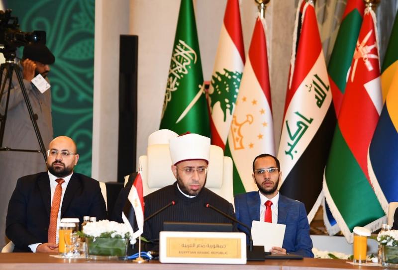 وزير الأوقاف: الشرع الحنيف جاء ليعلم الإنسان أن يبجل شأن الوطن.. صور