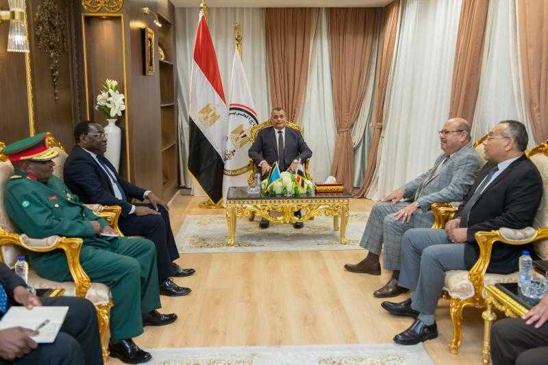 وزير الدولة للإنتاج الحربي يستقبل السفير التنزاني لبحث أوجه التعاون المشترك