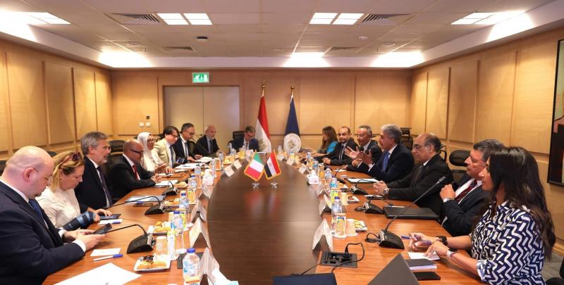 وزير السياحة يستقبل وزير الثقافة والآثار بإيطاليا لبحث سبل تعزيز التعاون بين البلدين