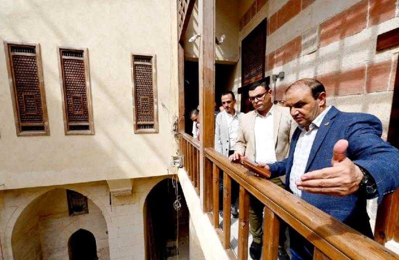 وزير الإسكان يتفقد العمل بمشروع إعادة تأهيل وكالة قايتباي في الجمالية.. صور