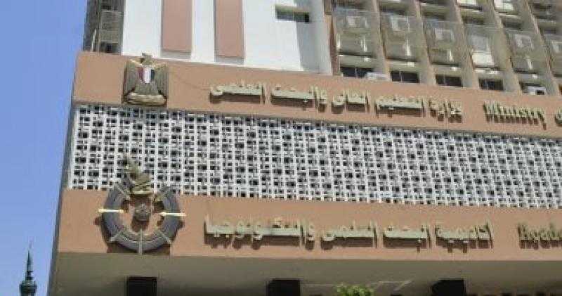 فوز 61 عالمًا وباحثًا بجوائز الدولة في العلوم والعلوم التكنولوجية المتقدمة لعام 2023