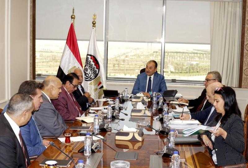 وزير قطاع الأعمال العام يلتقي ممثلي الاتحاد العام لنقابات عمال مصر