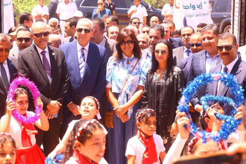 وزيرة التضامن الاجتماعي ووزير العمل ومحافظ الغربية وممثل التحالف الوطني وصناع الخير يفتتحون مدرسة حنون الثانوية للبنات بـ”زفتي”