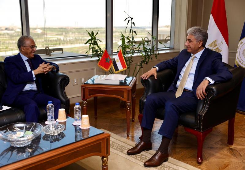 وزير السياحة والآثار يبحث مع سفير المملكة المغربية بالقاهرة تعزيز سبل التعاون المشترك