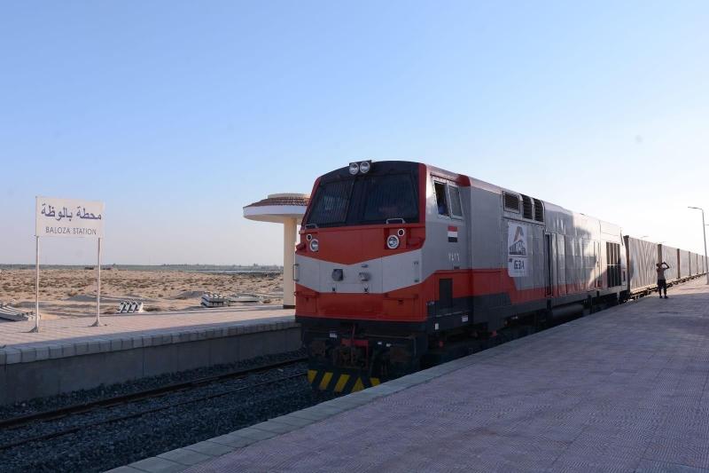 نائب رئيس مجلس الوزراء للتنمية الصناعية يعلن عبور أول قطار لنقل حاويات الترانزيت من ميناء الدخيلة إلى شرق بورسعيد