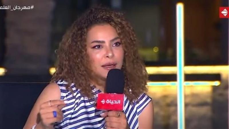 منارة للفن والسياحة..الفنانة ألفت عمر تشيد بمدينة العلمين والمسرح
