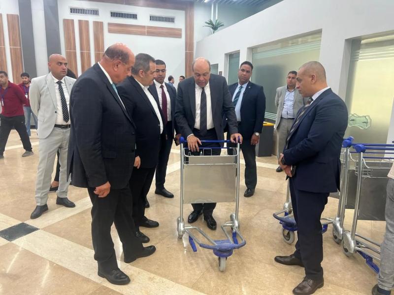 وزير الطيران يتفقد مطار العلمين تزامنا مع قرب انطلاق معرض مصر الدولى للطيران
