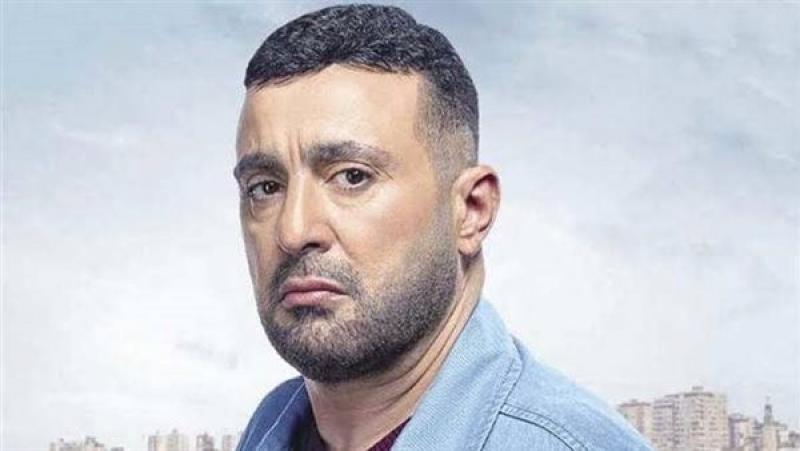 أحمد السقا يروي قصة صفعه بـ «القلم» من والده
