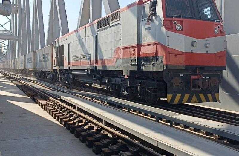من الدخيلة إلى سيناء.. كل ما تريد معرفته عن أول قطار لنقل حاويات الترانزيت بعد انطلاقه
