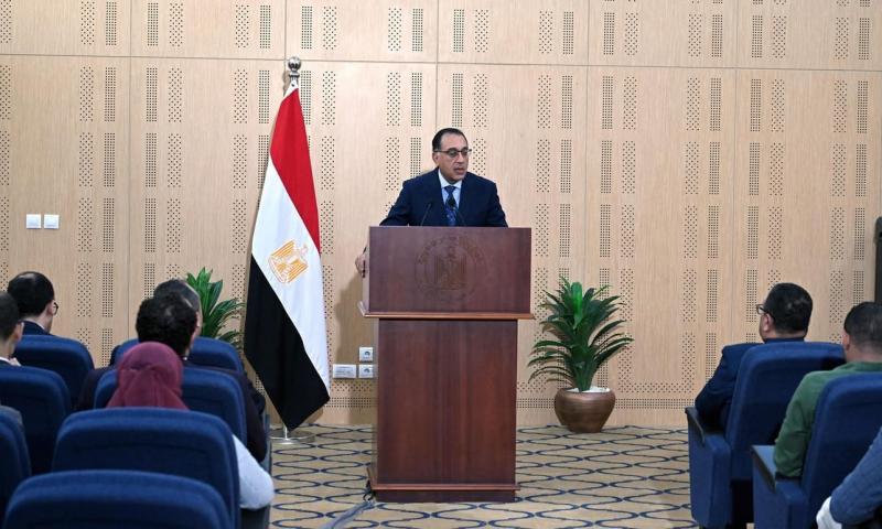 مدبولي: منظومة كاملة للسياسات الضريبية ودعم الصادرات وتحفيز الاستثمار والتجارة الخارجية ولا نية لبيع المطارات المصرية