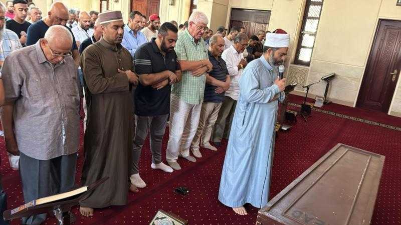 تشييع جنازة الكاتبة الصحفية سكينة السادات بحضور مقربين لأسرة الرئيس الراحل